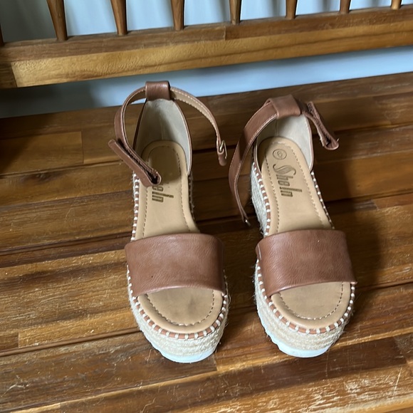 Shein Platform Sandals - Picture 3 of 4